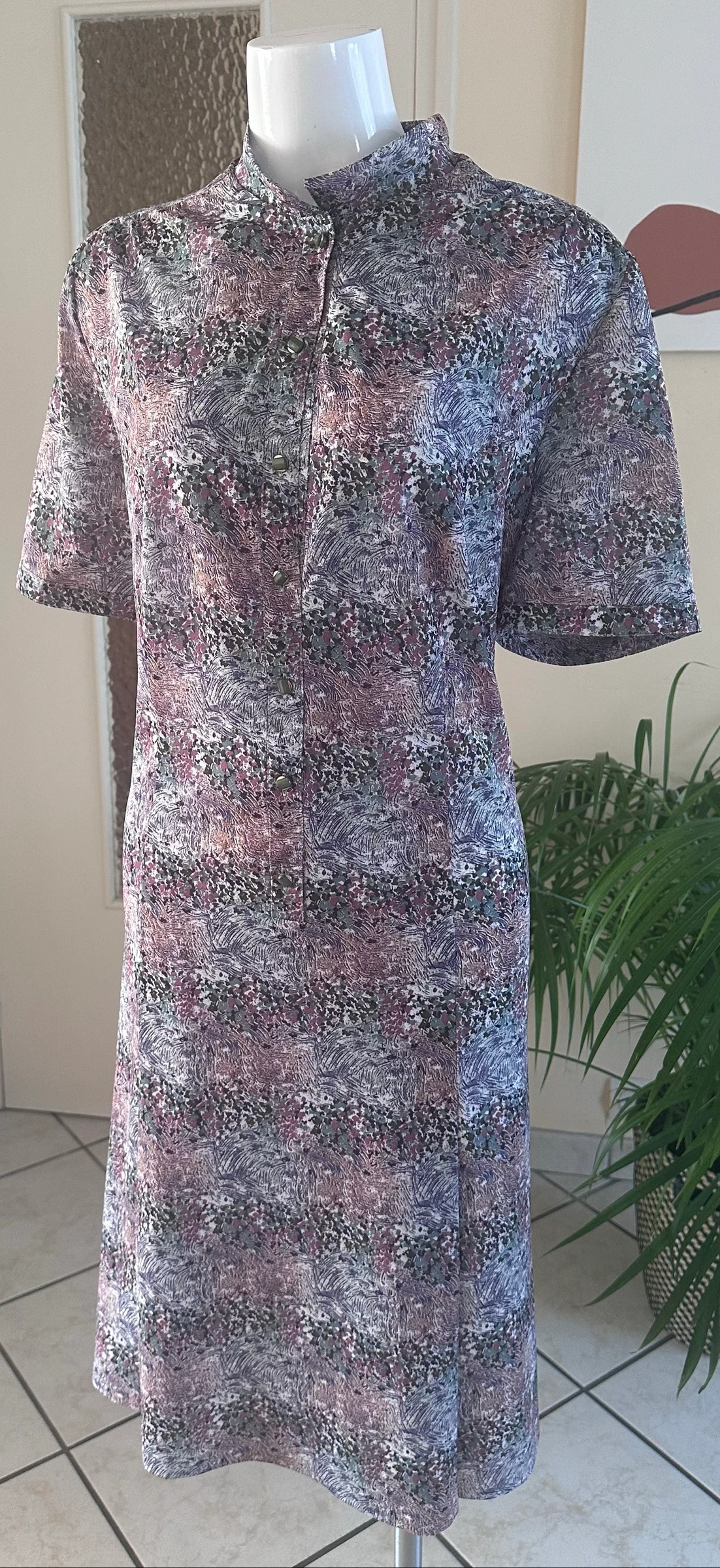 Robe Vintage Imprimée Verde e Roxa T42/44 – Botões de Bijuteria Verde e Dourado – photo 4